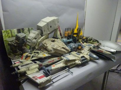 STAR WARS (1/2 + 2/2)

Lot de +/- 20 Vehicules...