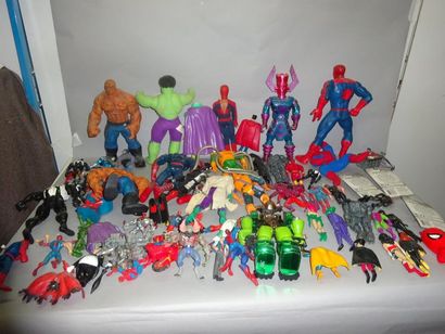 MARVEL / DC COMICS

Lot de +/- 50 Pieces...
