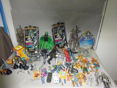
Fort lot de plus de 100 pieces: Terminator-Robocop-Mars...