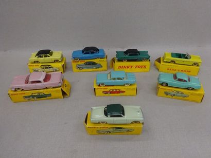 Huit Dinky Toys dans leur boîte (abimées,...