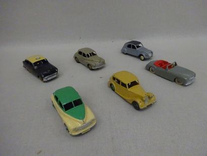 Six Dinky Toys : 

- 40g: Morris Oxford,...