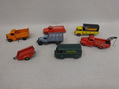 Sept Dinky Toys : 

- 25jj : camion-bâche...