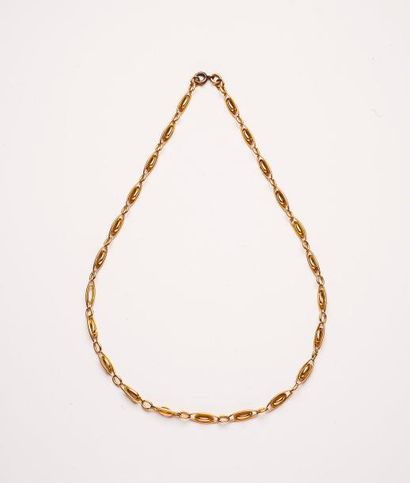 Collier en or jaune (750) à maillons allongés...