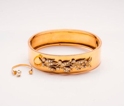 Bracelet rigide ouvrant en or jaune (750)...