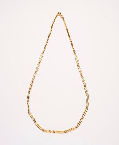 Collier en or jaune (750) à maillons gourmette...