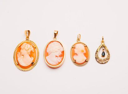 Quatre pendentifs en or jaune (750) dont...