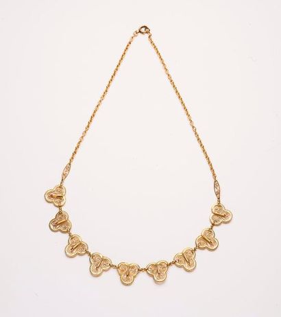 Collier en or jaune (750) composé d'une maille...
