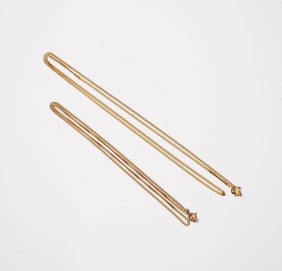 Lot de deux chaînes de cou en or jaune (750)...