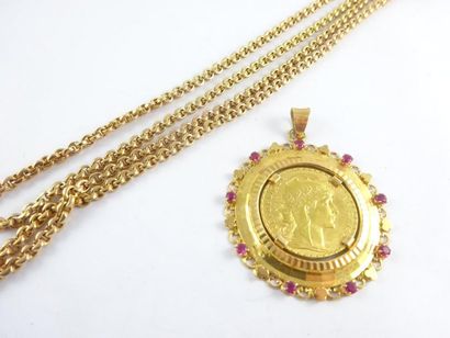 Pendentif en or jaune (750) orné d'une pièce...