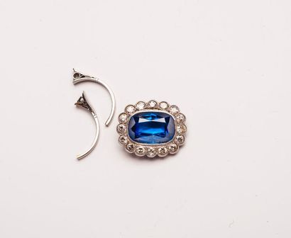 Débris de bague en platine (850) orné d'un...