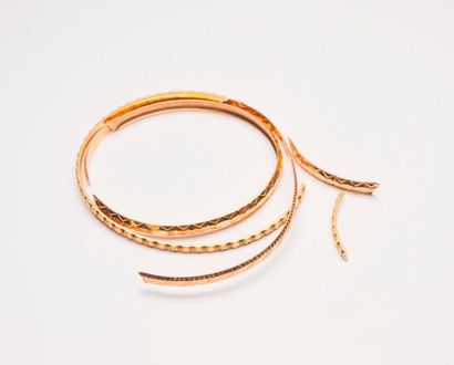 Débris de bracelets joncs en or jaune (750).

Poids...