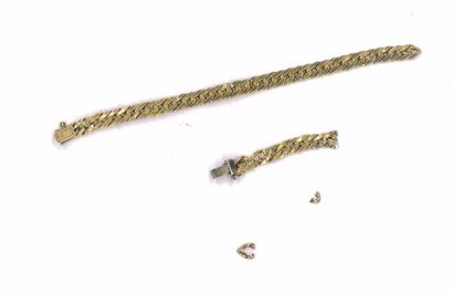 
Débris de bracelet en or jaune (750) à maille...