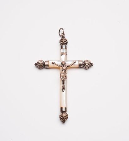 Pendentif croix en argent (925) et nacre...
