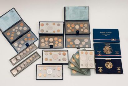 FRANCE

Lot de 18 boîtes Fleurs de coin de...