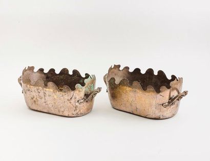 Paire de verrières en métal argenté. Prises...
