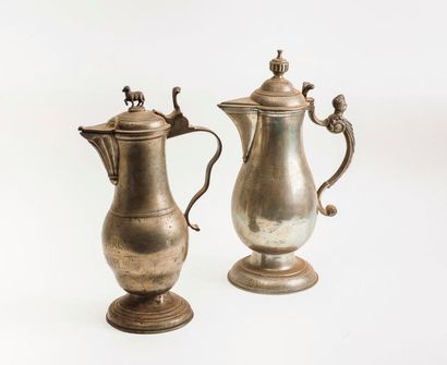 Deux aiguières en étain de forme balustre,...