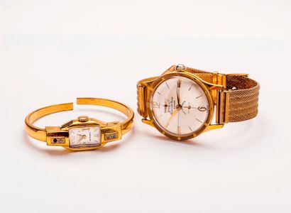 Lot de deux montres en métal doré comprenant...