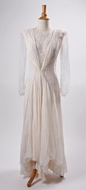 Loris AZZARO


Robe longue en dentelle et...