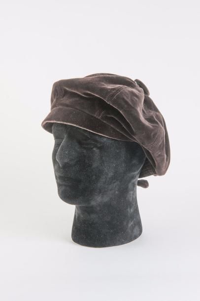 Yves SAINT LAURENT Rive Gauche


Casquette...
