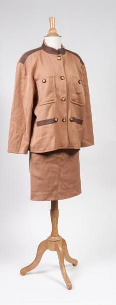 COURREGES


Tailleur jupe en mélange camel...
