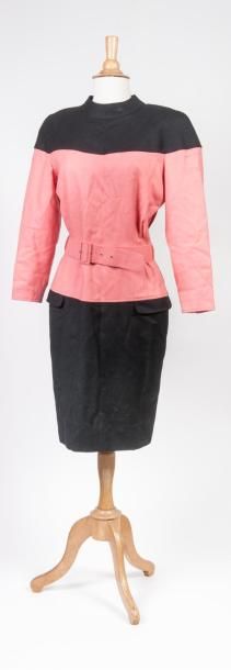 COURREGES


Robe en laine peignée, rose orangé...