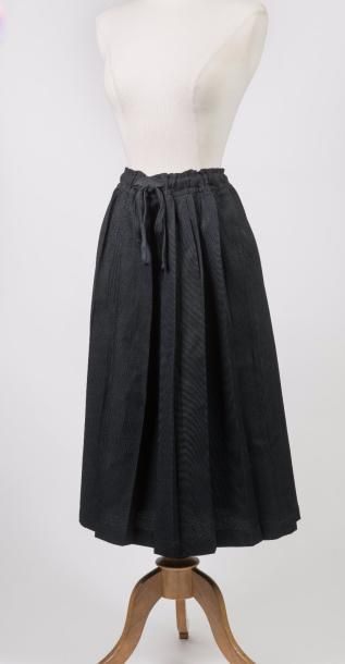 Issey MIYAKE


Jupe midi en polyester noir...