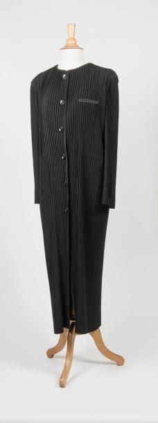 Issey MIYAKE


Manteau long en polyester...