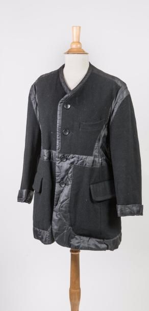 Issey MIYAKE


Manteau court en laine mélangée...
