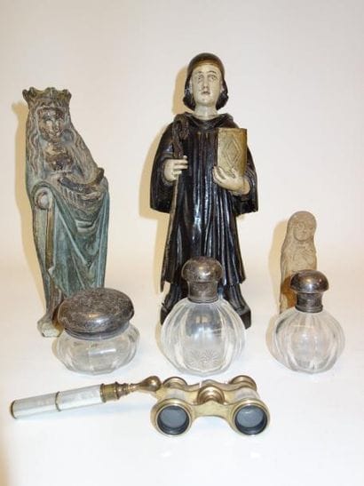 Fort lot comprenant : 

- une vierge en bois...