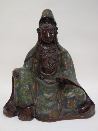 CHINE


Divinité en émail cloisonné.

Cachet...