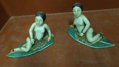 CHINE


Femmes nues sur des feuilles.

Paire...