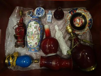 Mannette :

CHINE 

- un vase bouteille en...