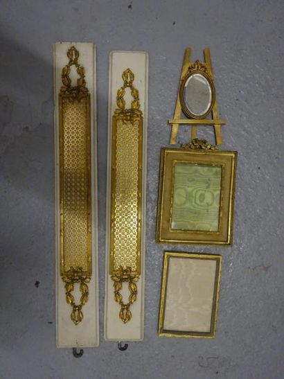 Mannette :

Petit miroir porte-photo en bronze...