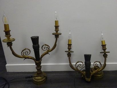 Paire de candélabres à deux bras de lumières,...