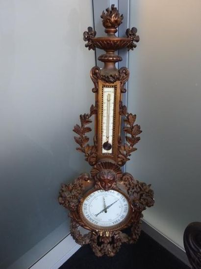 Baromètre-thermomètre en bois et plâtre patinés...