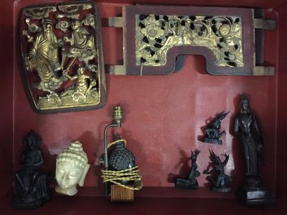 Mannette d'objets asiatiques :

- 5 divinités...