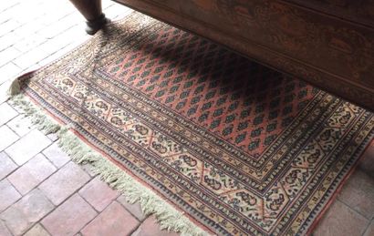 Dans le gout de la PERSE


Tapis en laine.

XIXème...