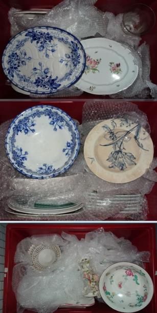 Trois caisses de céramiques (faïence, terre...