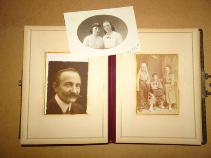Album de photographies, contenant principalement...