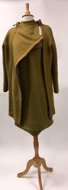 PIERRE CARDIN Paris


Robe en drap de laine...
