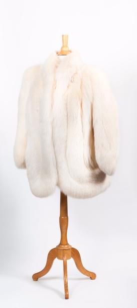 WROBLES Créations 


Manteau court en renard...