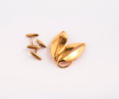 Delphine CARDIN 


Broche en métal doré amati,...