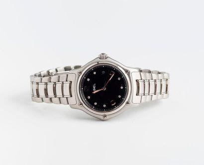 EBEL 
Montre bracelet de dame en acier. 

Boîtier...