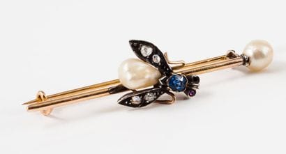 Broche barrette en or jaune (750) et argent...