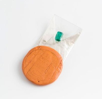Emeraude de taille émeraude, sous scellé...