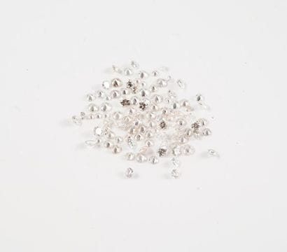 Lot de petits diamants de différentes tailles,...