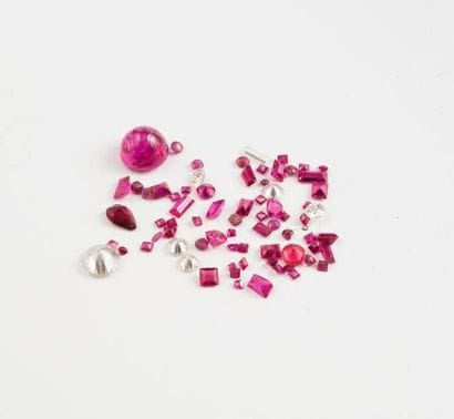 Diamant de taille brillant, sur papier.

Poids...