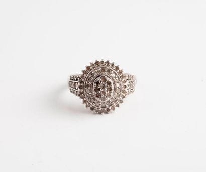 Bague en argent (925) de type fleur ornée...