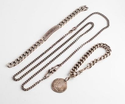 Lot de divers bijoux en argent (min. 800)...