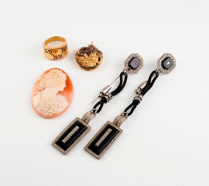 Lot de bijoux de fantaisie en métal, dont...